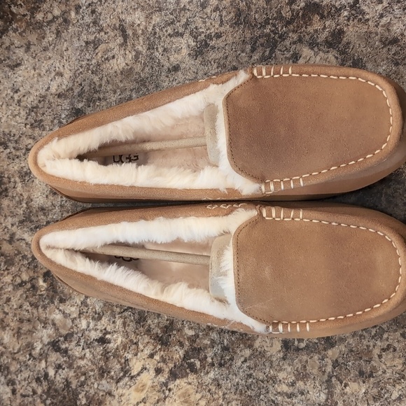 Ugg Ansley Water-Resistant Suede Wool Lined Slippers - Picture 3 of 9